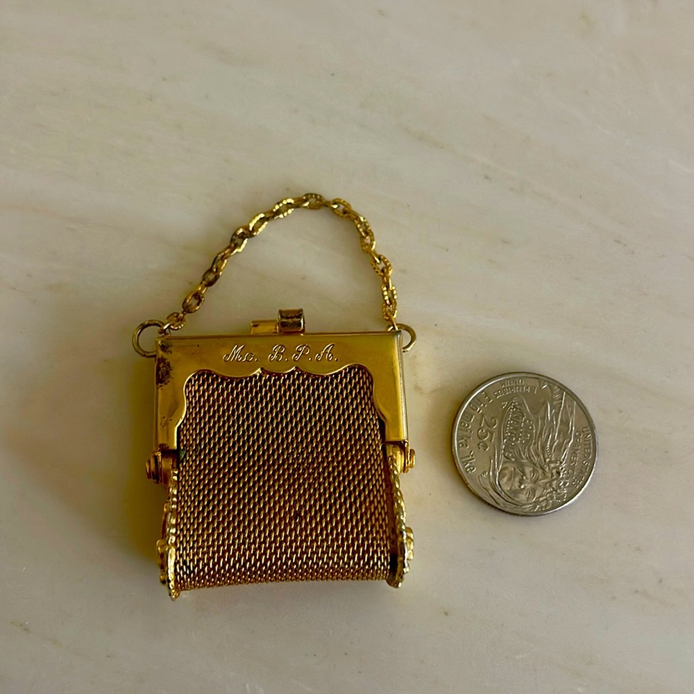 Adorable vintage tiny 👜 keychain purse